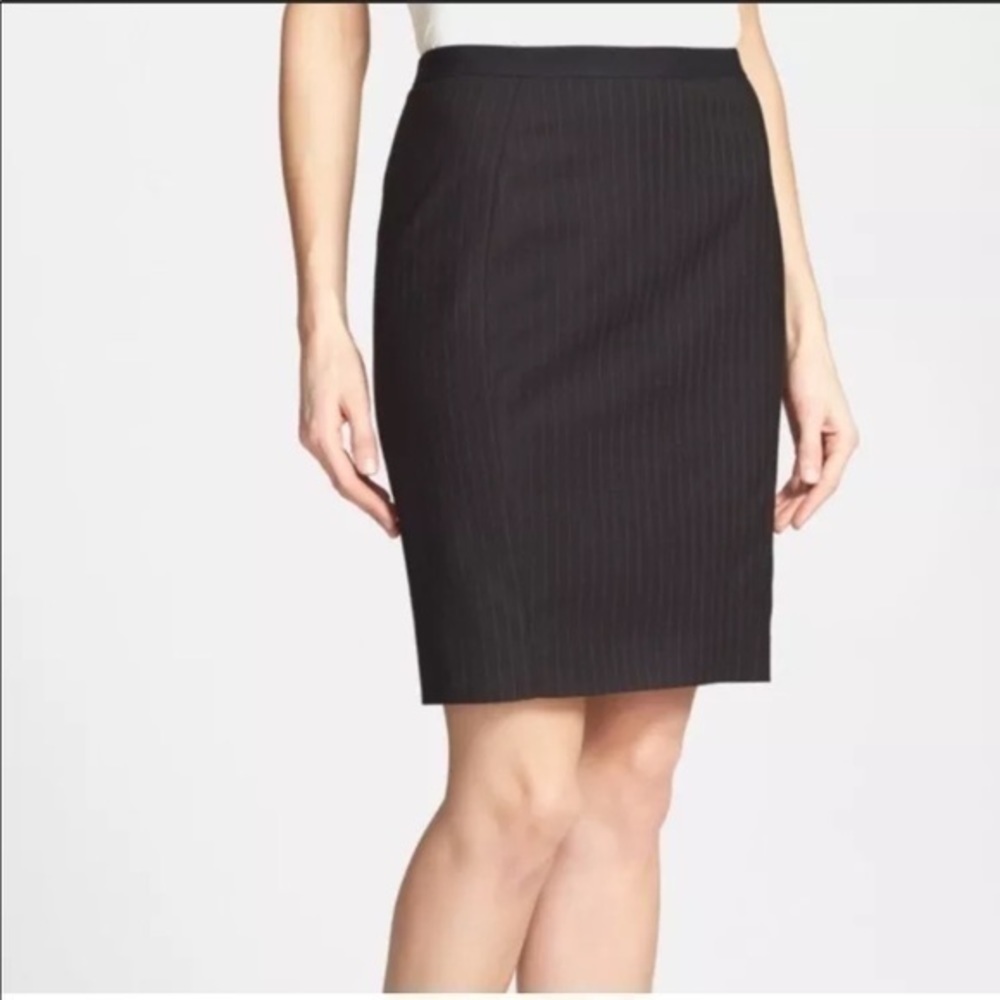 Tahariβ black/charcoal pinstripe pencil skirt Sz 4